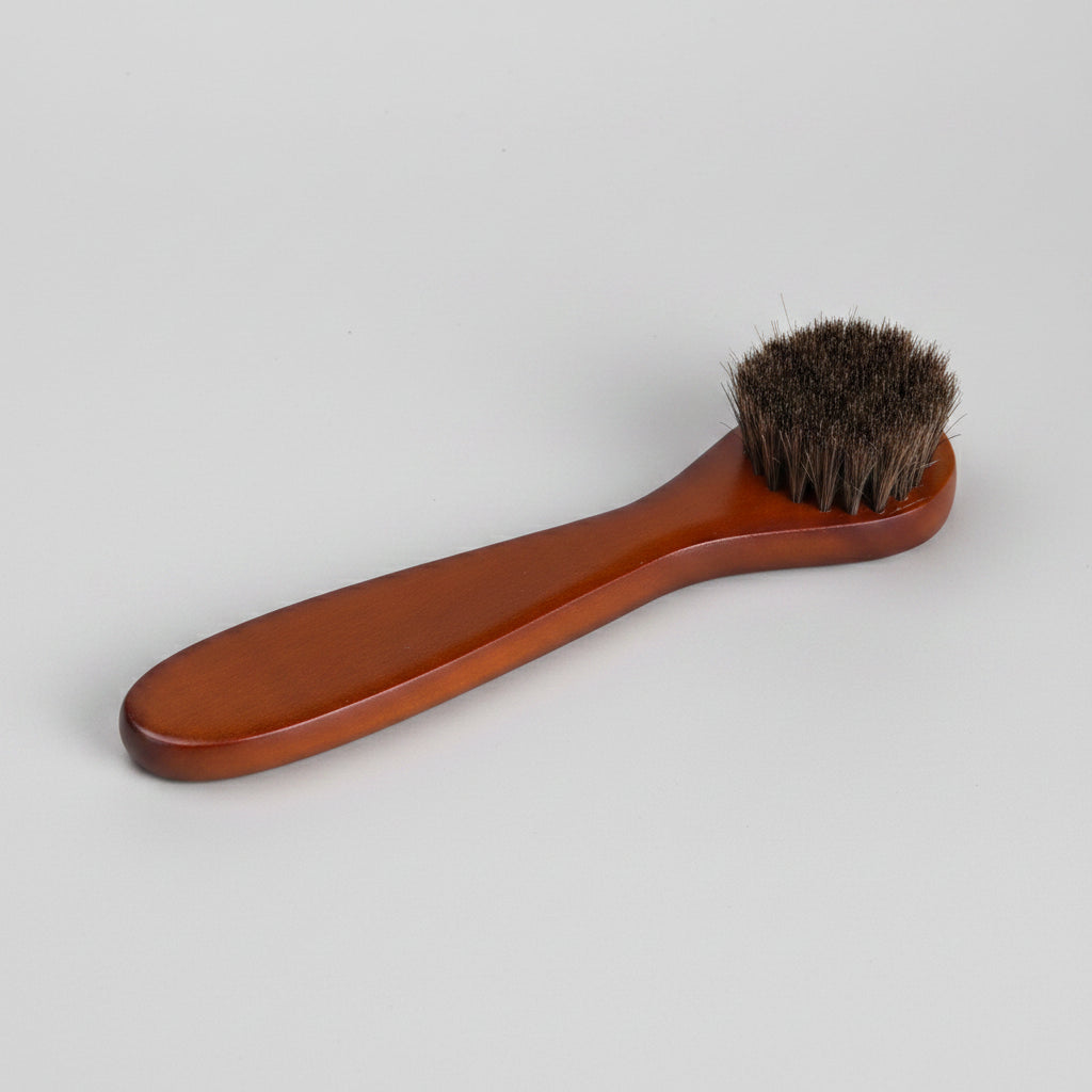 Brosse ronde en crins de cheval pour entretien du cuir - Farnelle