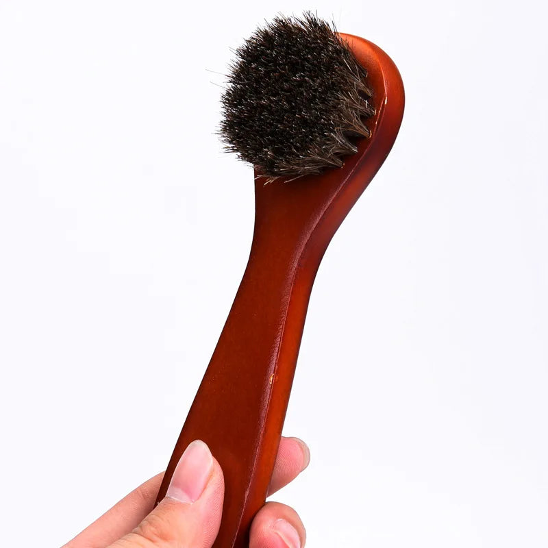 Brosse ronde en crins de cheval pour entretien du cuir - Zoom - Farnelle